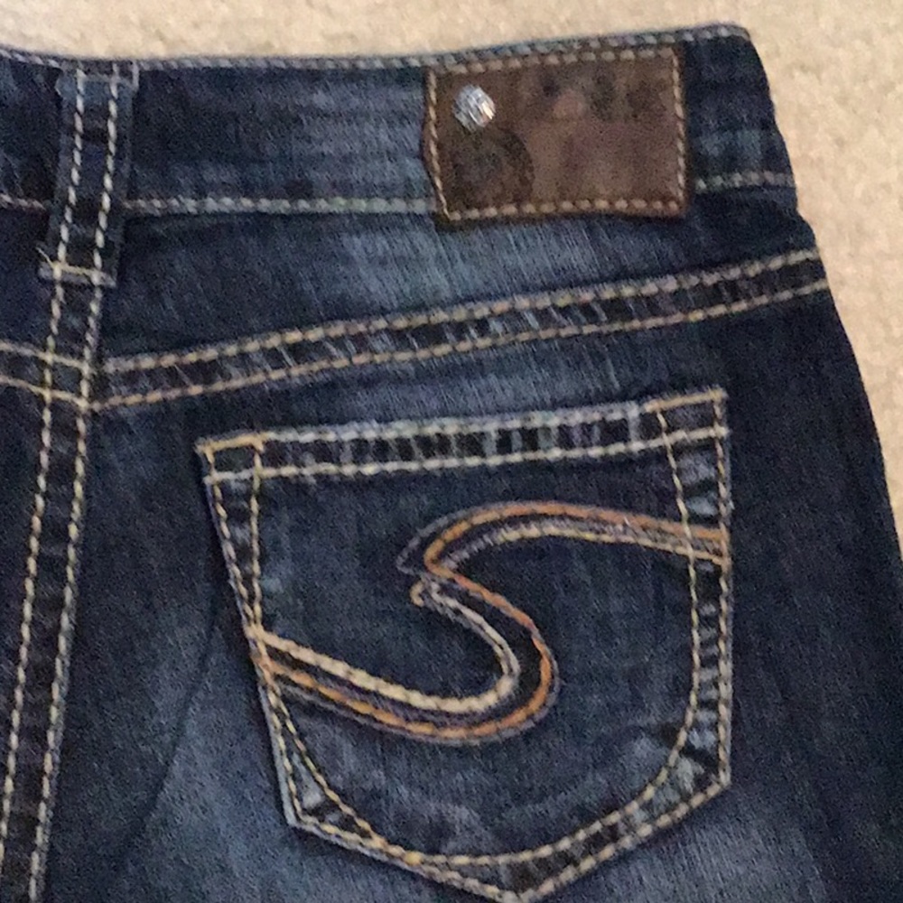 Silver Suki Bermuda Jean short. Size 26